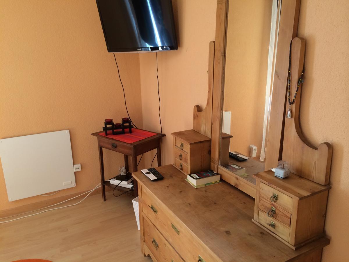 Bnb Parisod Айгел Екстериор снимка